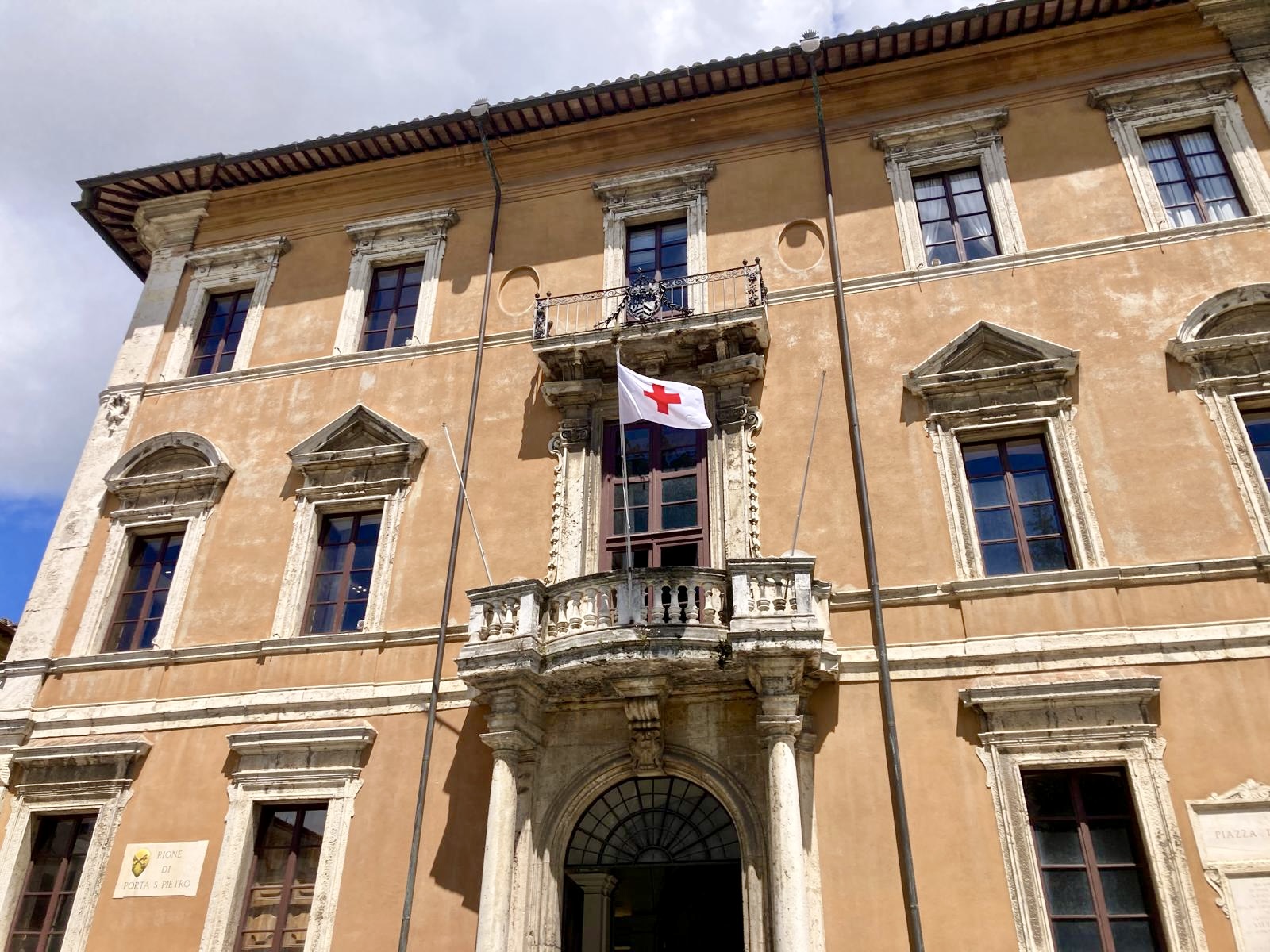 Palazzo Donini bandiera Croce Rossa