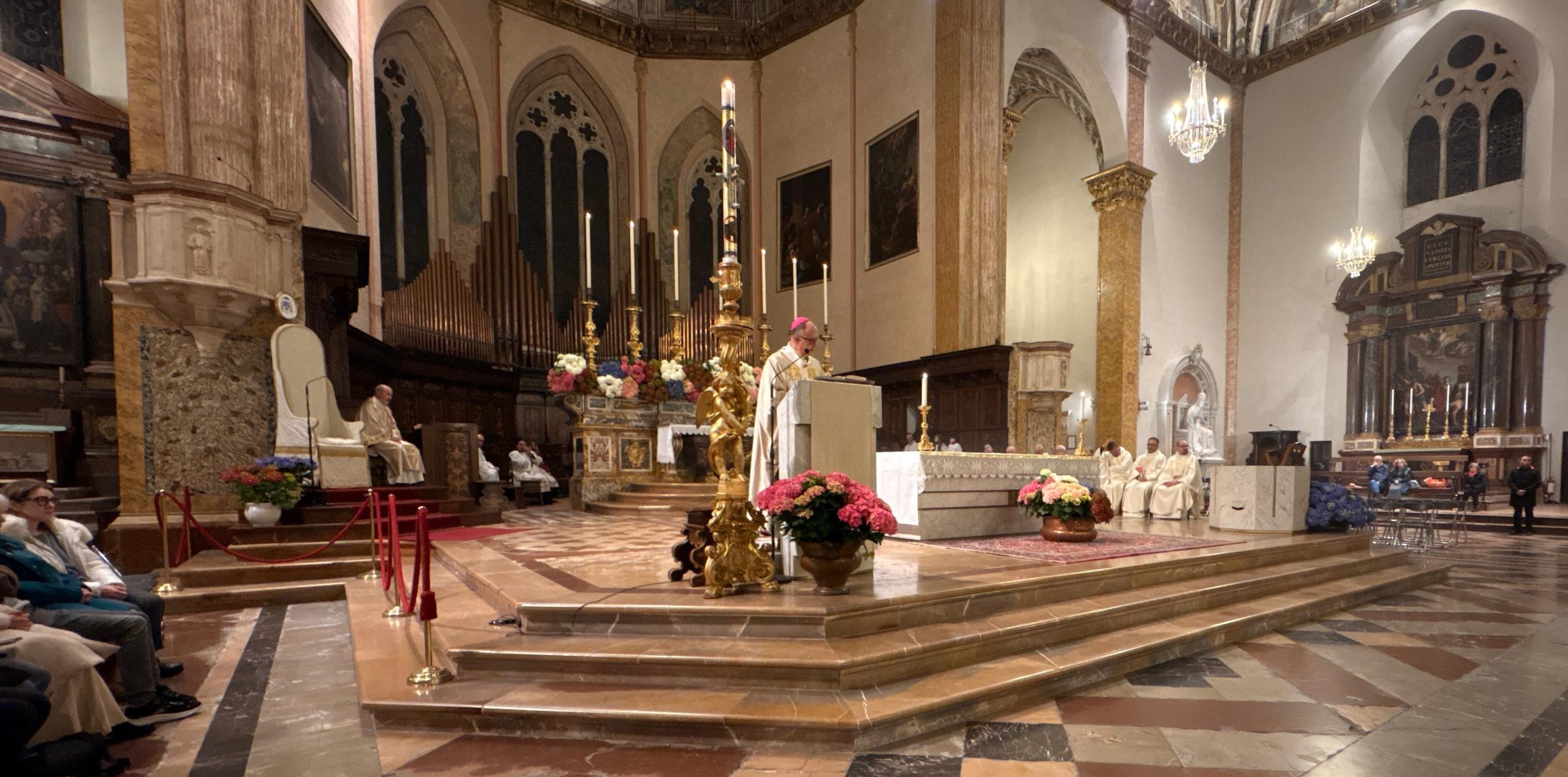 Veglia pasquale in cattedrale 2026 f4 1 scaled