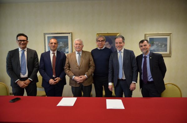 Le due delegazioni Confcommercio Umbria e Intesa Sanpaolo