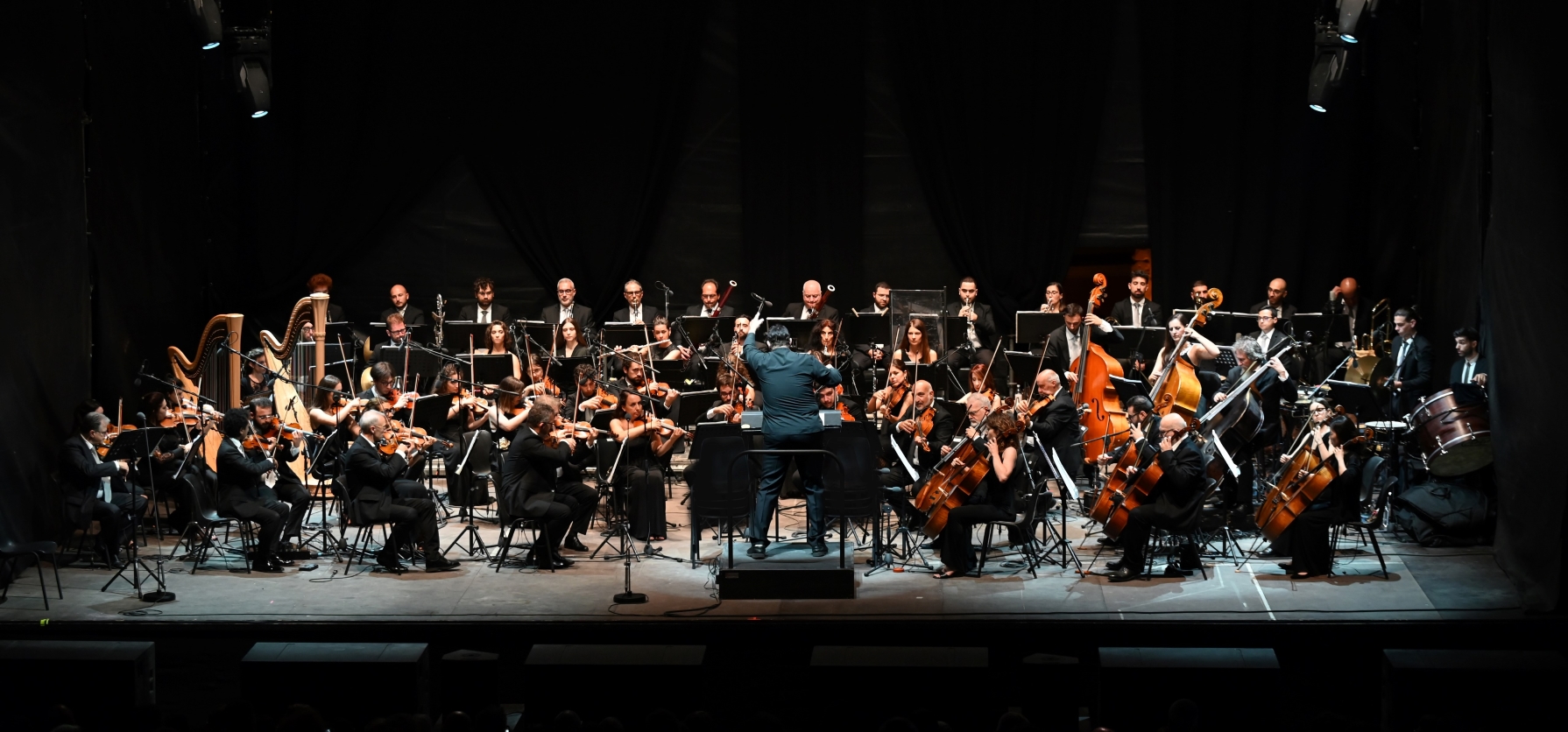 Orchestra dellIstituzione SInfonica Abruzzese con Ettore Pellegrino spalla