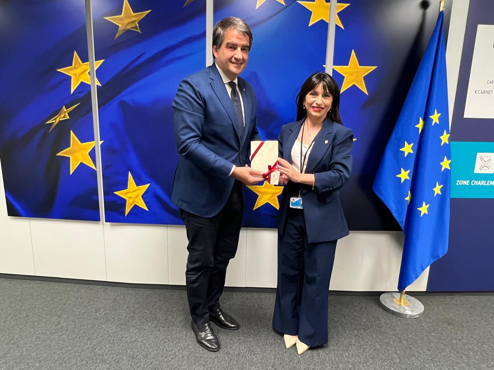 Raffaele Fitto Vicepresidente esecutivo della Commissione europea Stefania Proeitti Presidente Regione Umbria