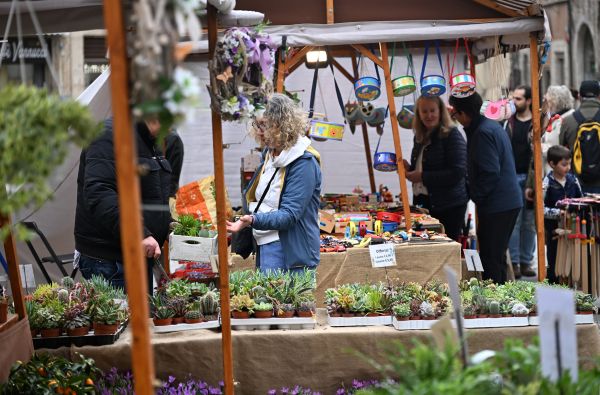 la grande fiera di pasqua 1