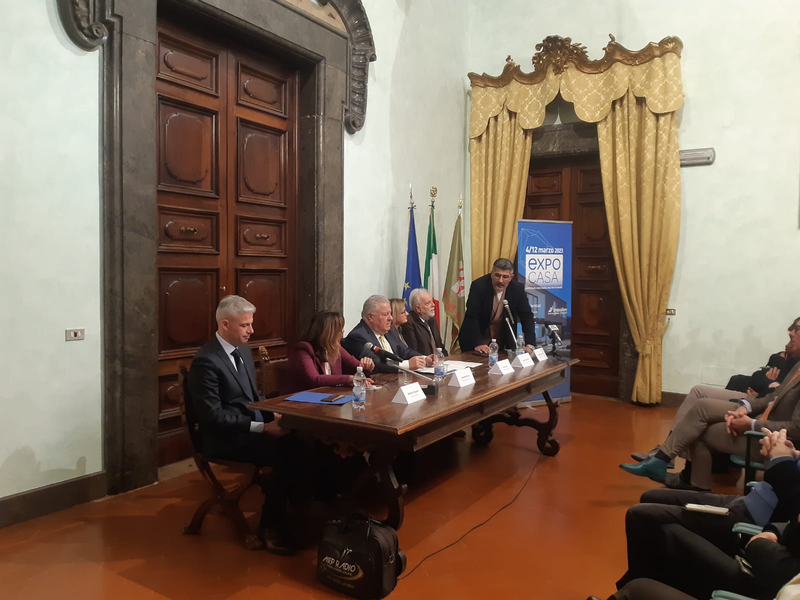 ExpoCasa EmanueleTini inpiedi