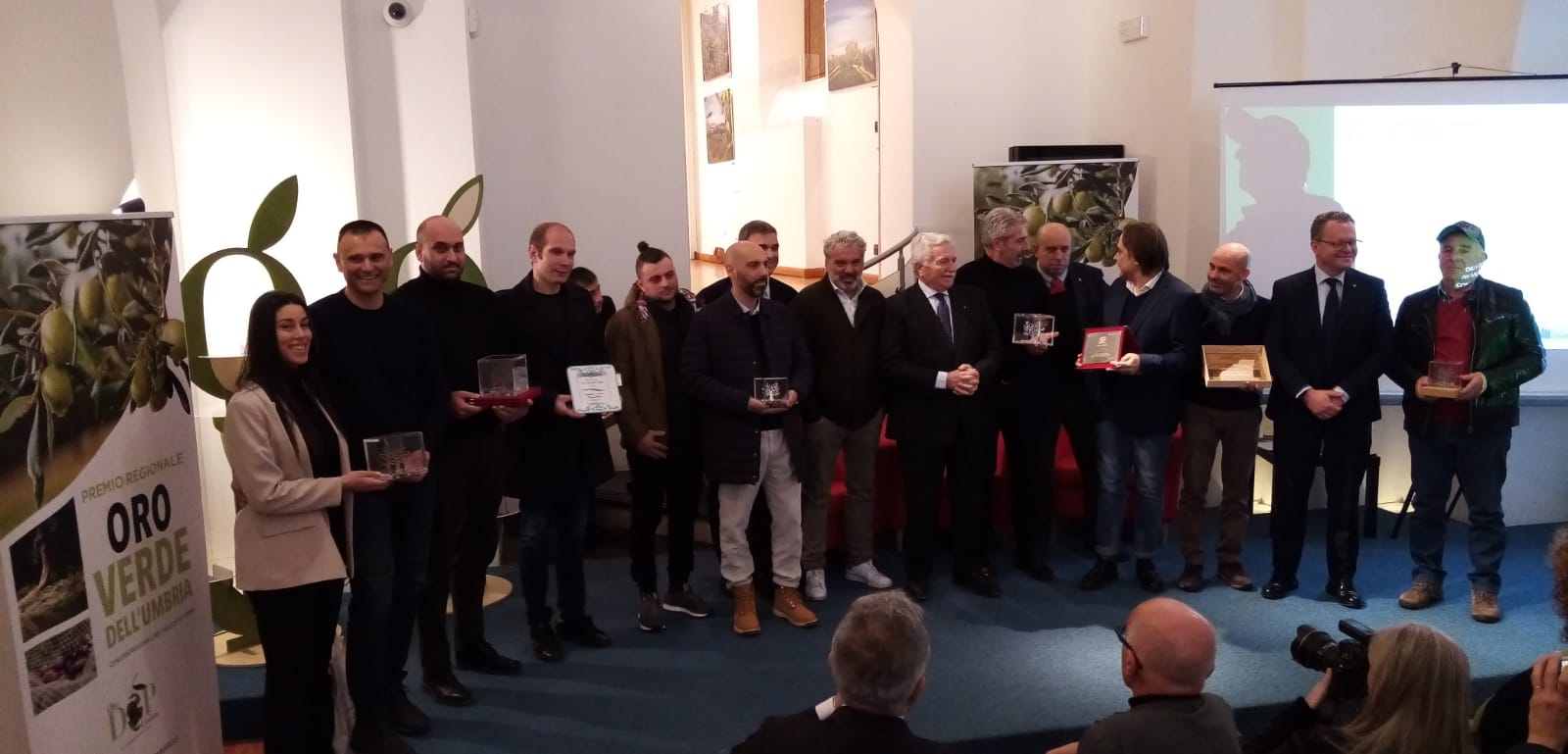 Foto di gruppo dei premiati min