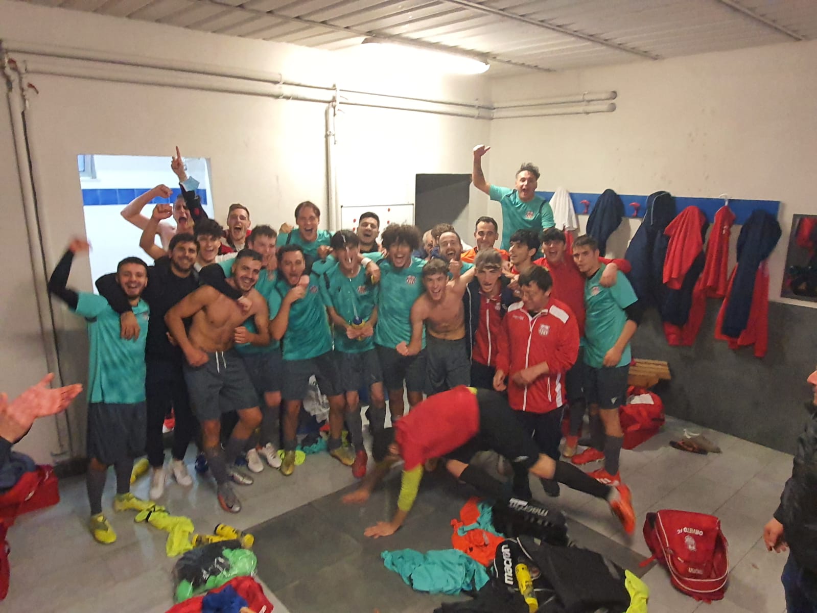 Prima squadra calcio festeggia 1