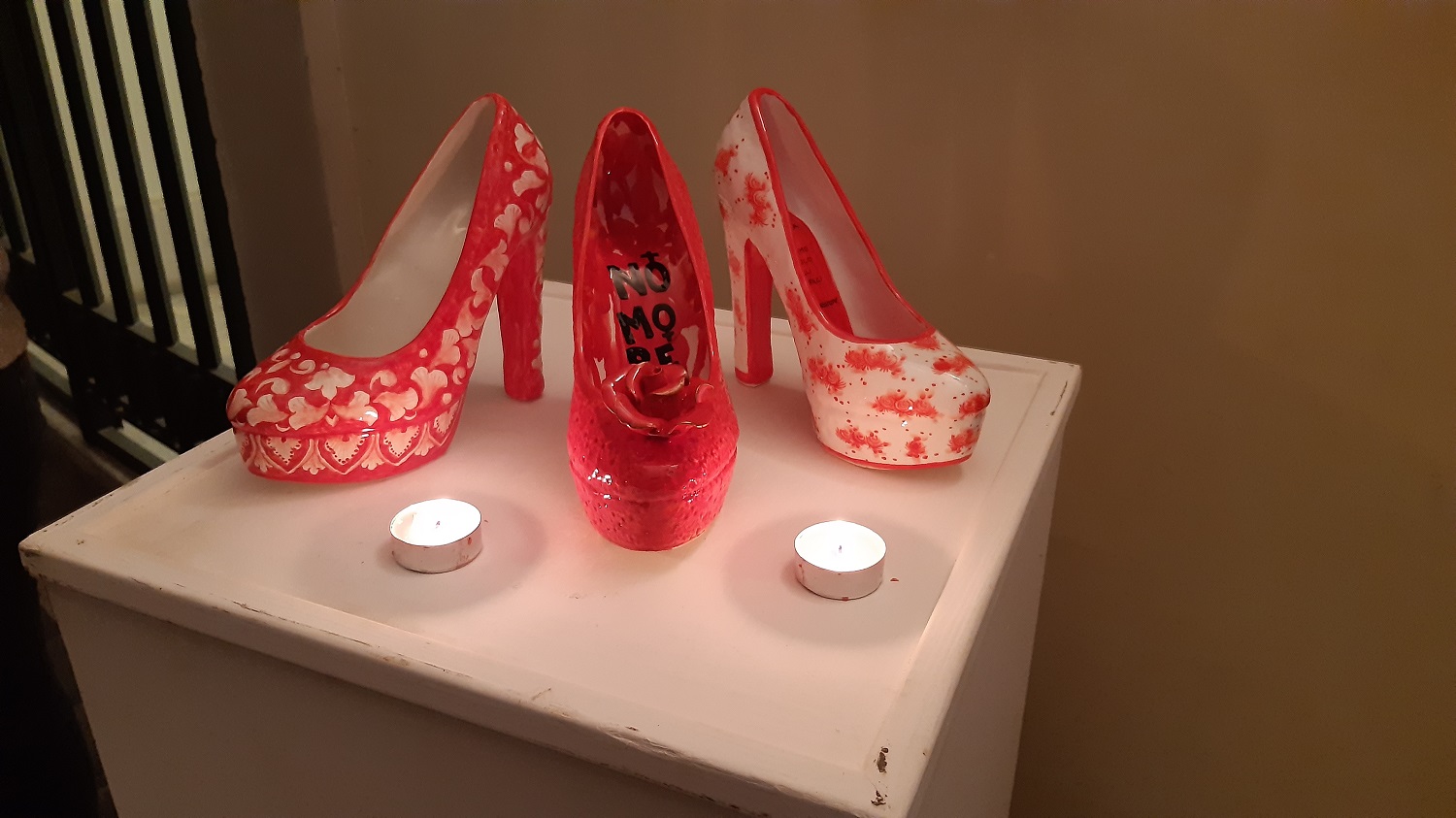 scarpette rosse in ceramica1