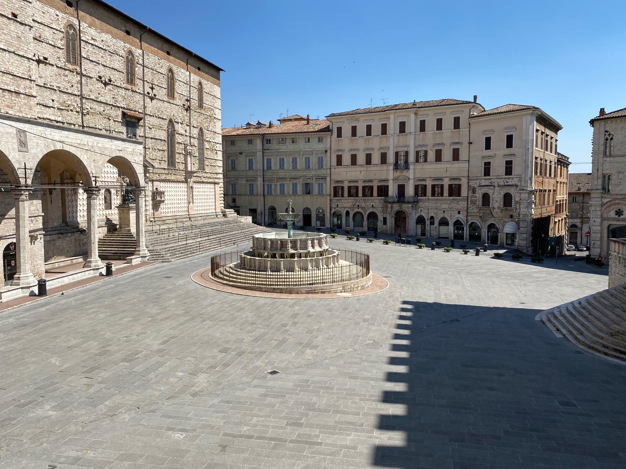 PERUGIA PIAZZA IV NOVEMBRE SABATO SANTO 2020. FOTO SCATTATA DALLUFFICIO STAMPA DIOCESANO