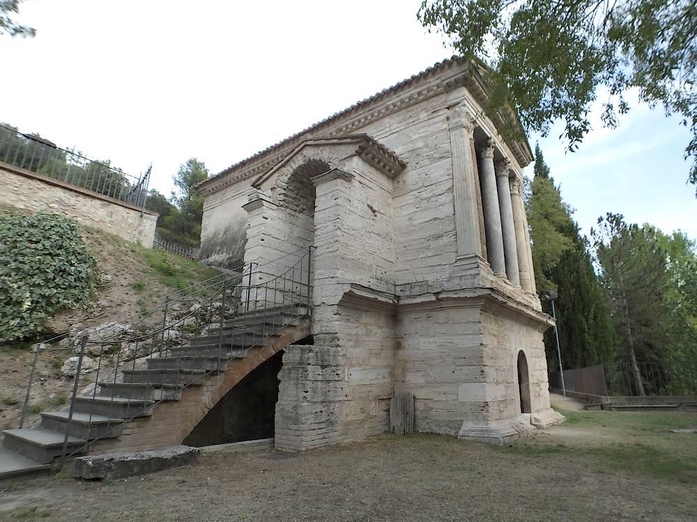 Tempietto sul Clitunno