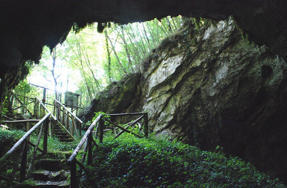 avigliano umbro grotta bella
