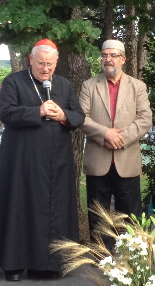 cardinale bassetti e imam qader alla inaugurazione emporio caritas ponte san giovanni f2