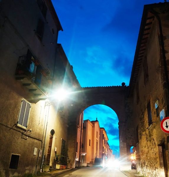 castel viscardo di notte illuminazione