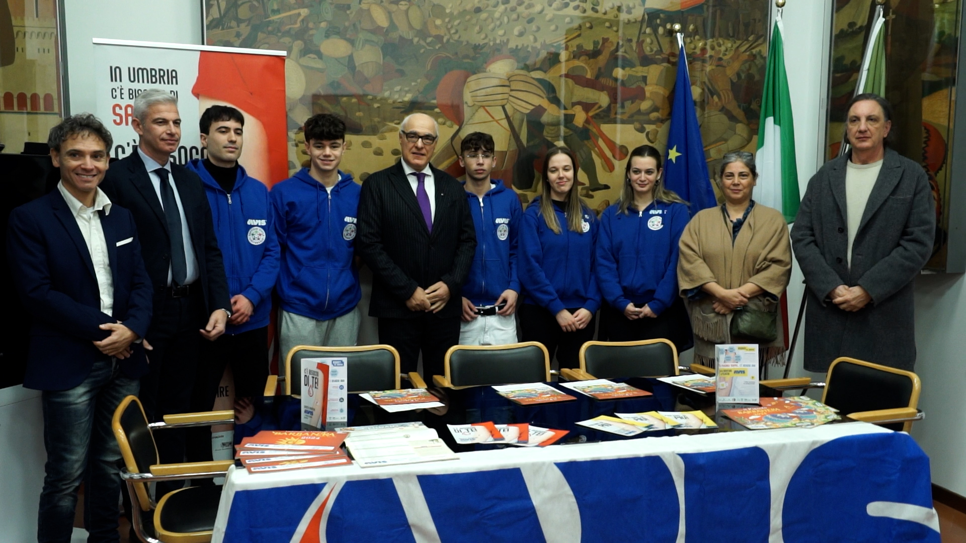 Foto di gruppo con volontari