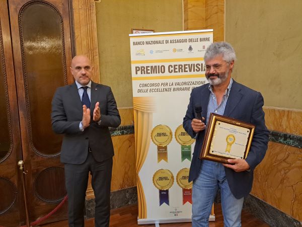 Il Sottosegretario Prisco consegna il Premio Eccellenza il più ambito