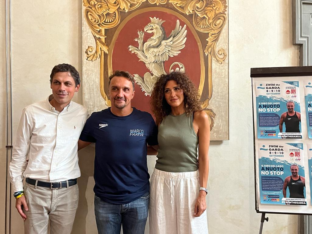 SWIM THE GARDA MARCO FRATINI presentazione a palazzo dei priori 1 settembre 2023 4