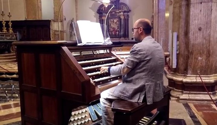 il maestro adriano falcioni allorgano cattedrale perugia