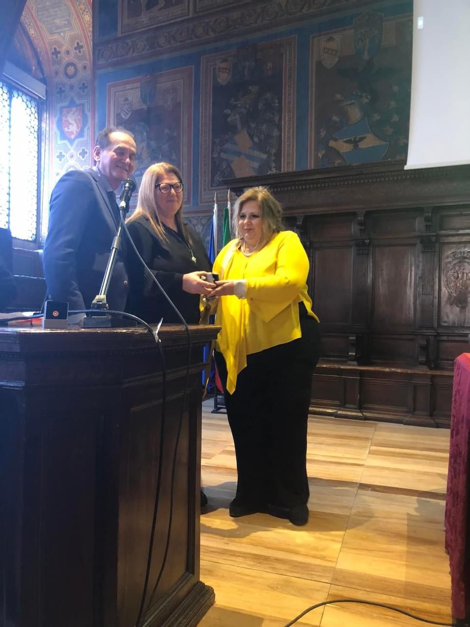 la consegna del premio a Francesca Zampini