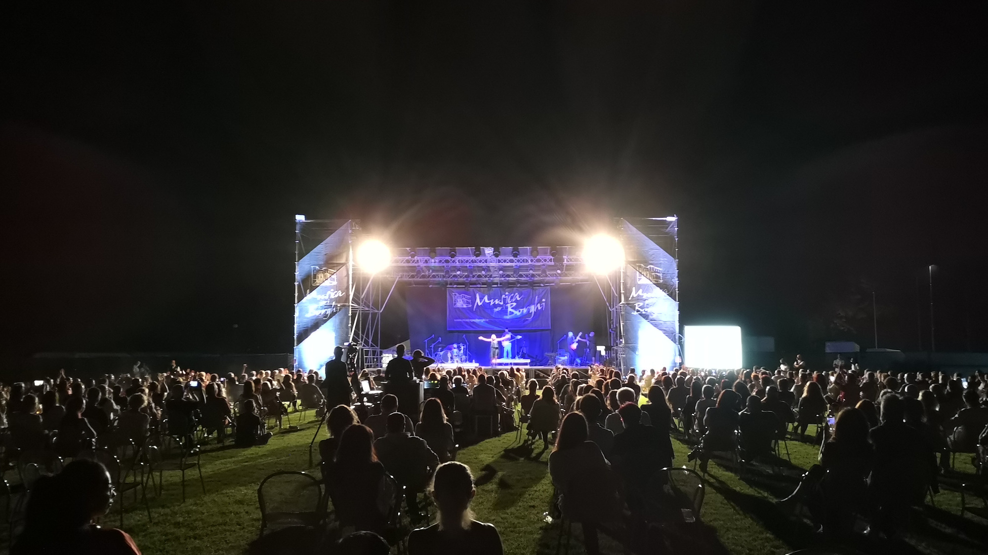 pubblico a musica borghi