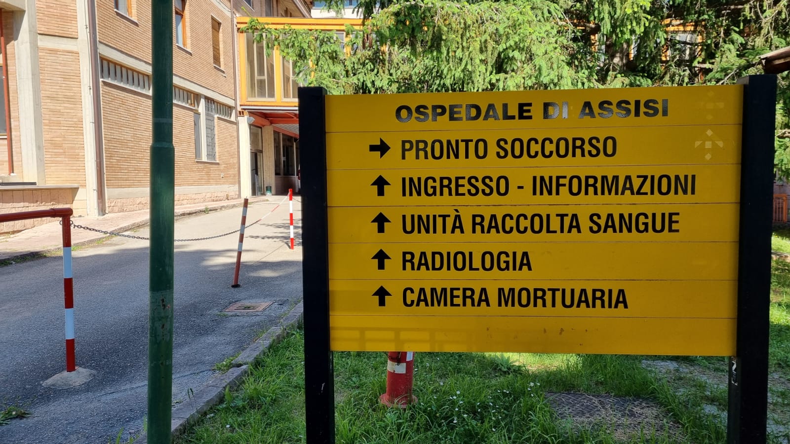 ospedale Assisi cartellone