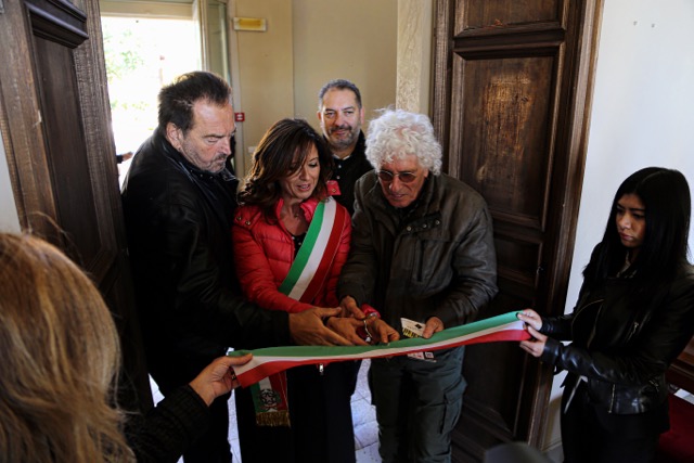 10.30 taglio nastro