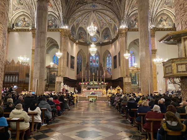 Celebrazione Messa crismale 2024 in cattedrale f2