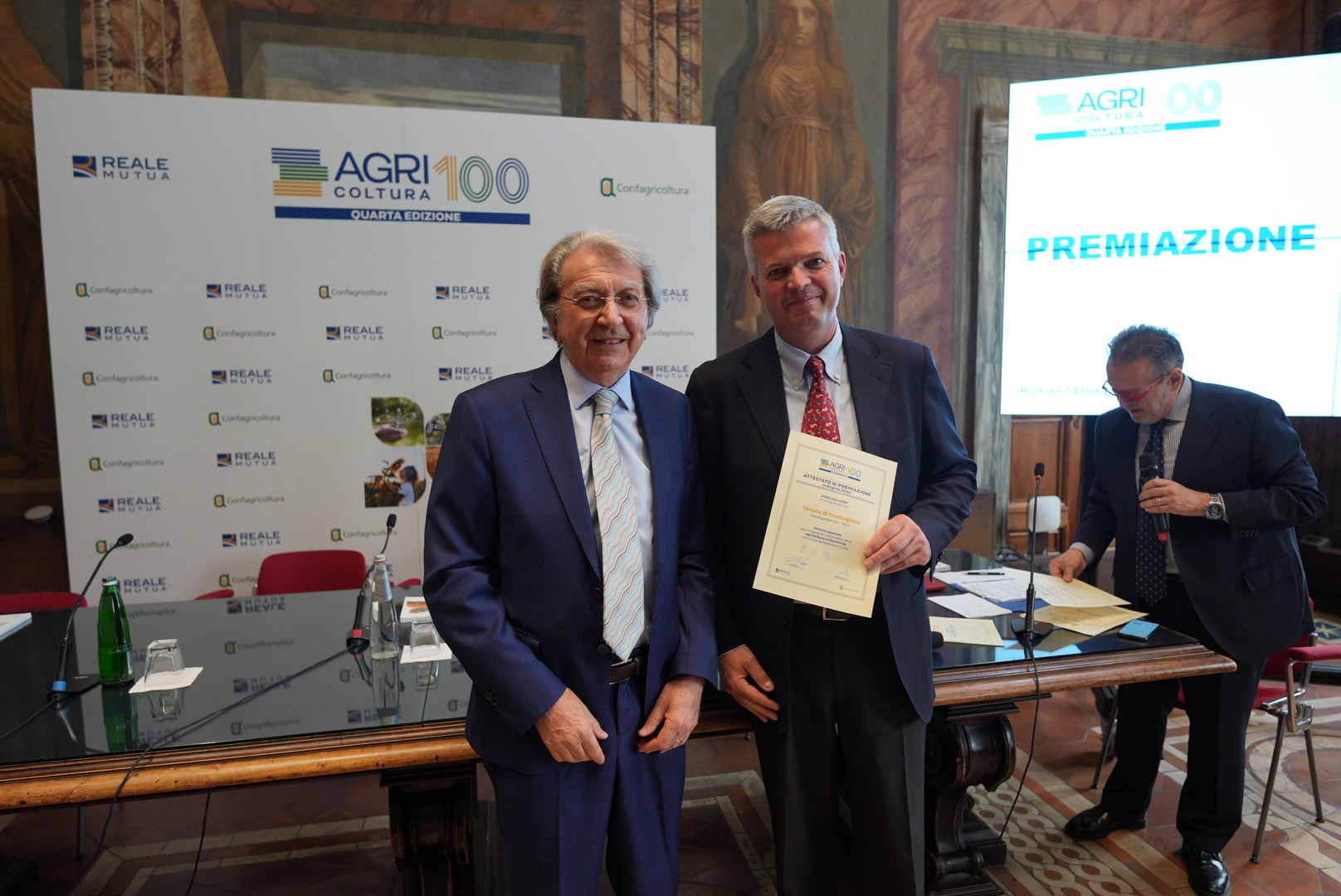 tenuta di montegiove a destra Lorenzo Misciattelli menzione speciale Agricoltura100