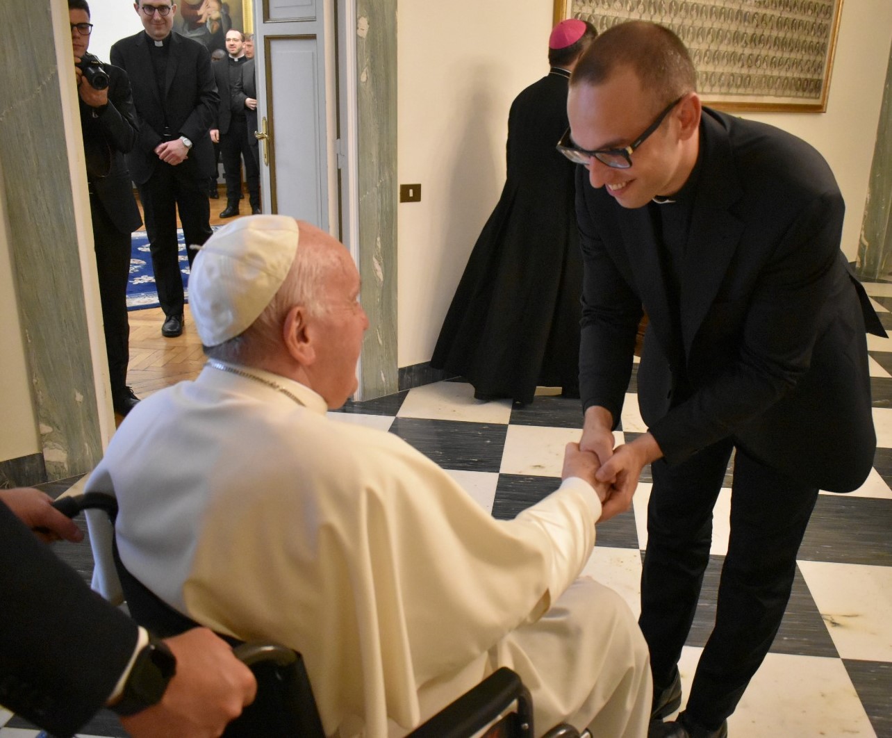 don giosuè busti con papa francesco