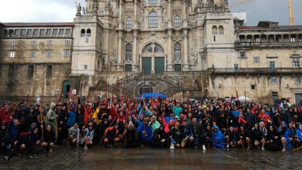 giovani pellegrini perugino pievesi arrivati a santiago de compostela agosto 2019 