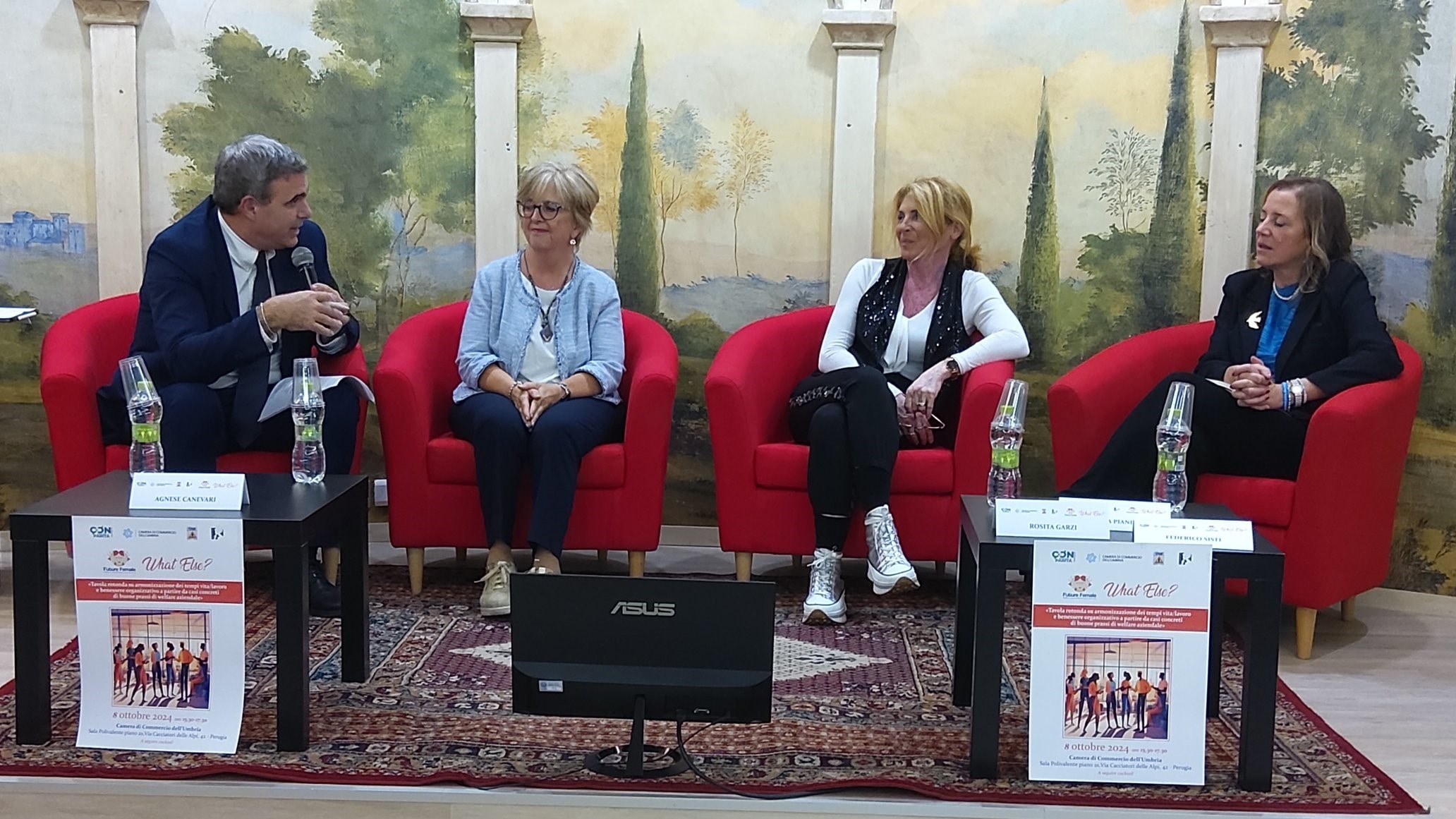 Da sin. Federico Sisti Segr. Gen. CCIAA Umbria Giuliana Piandoro Dirigente CCIAA Umbria Donatella Binaglia Ass. Sottovento Consigliera di Parità Umbria Rosita Garzi min