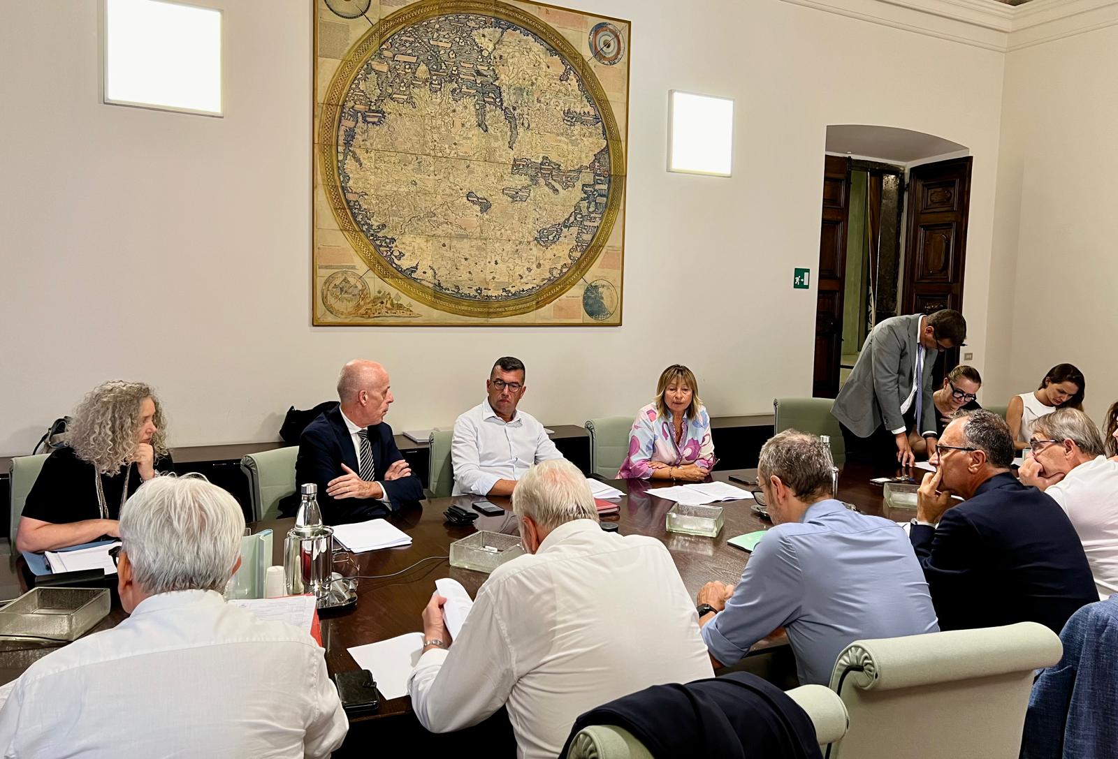 Foto 2 Incontro con Presidente della Regione Donatella Tesei Sindaco di Bastia Umbra Erigo Pecci vertici di Umbriafiere Sviluppumbria e Gepafin e tecnici di Regione e Comune