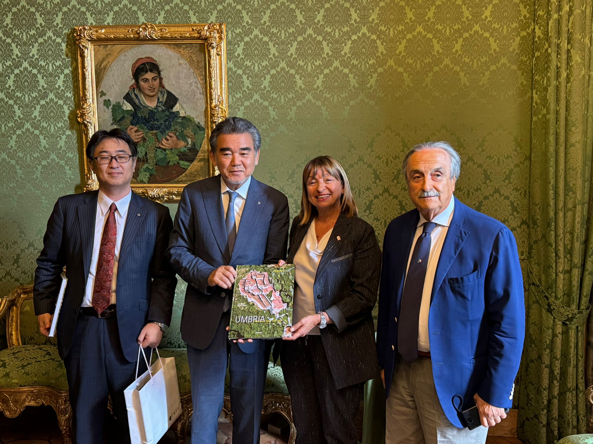 Presidente Regione Umbria Donatella Tesei Mitsuo Ochi Presidente della Hiroshima University Professor Giuliano Cerulli prof. Shingo Kaneko 1
