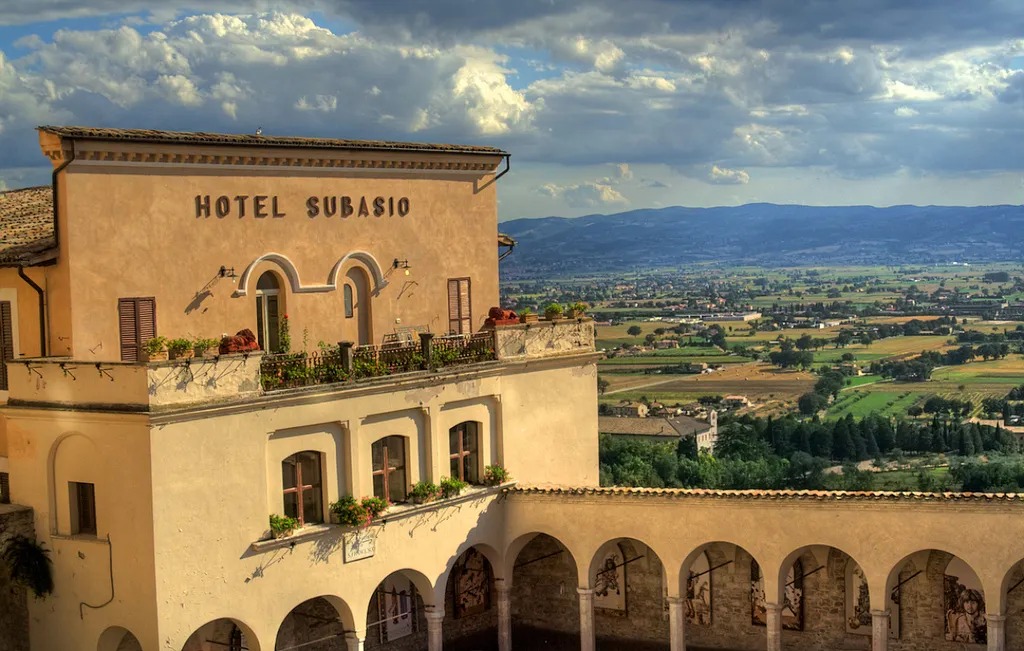 HOTEL SUBASIO