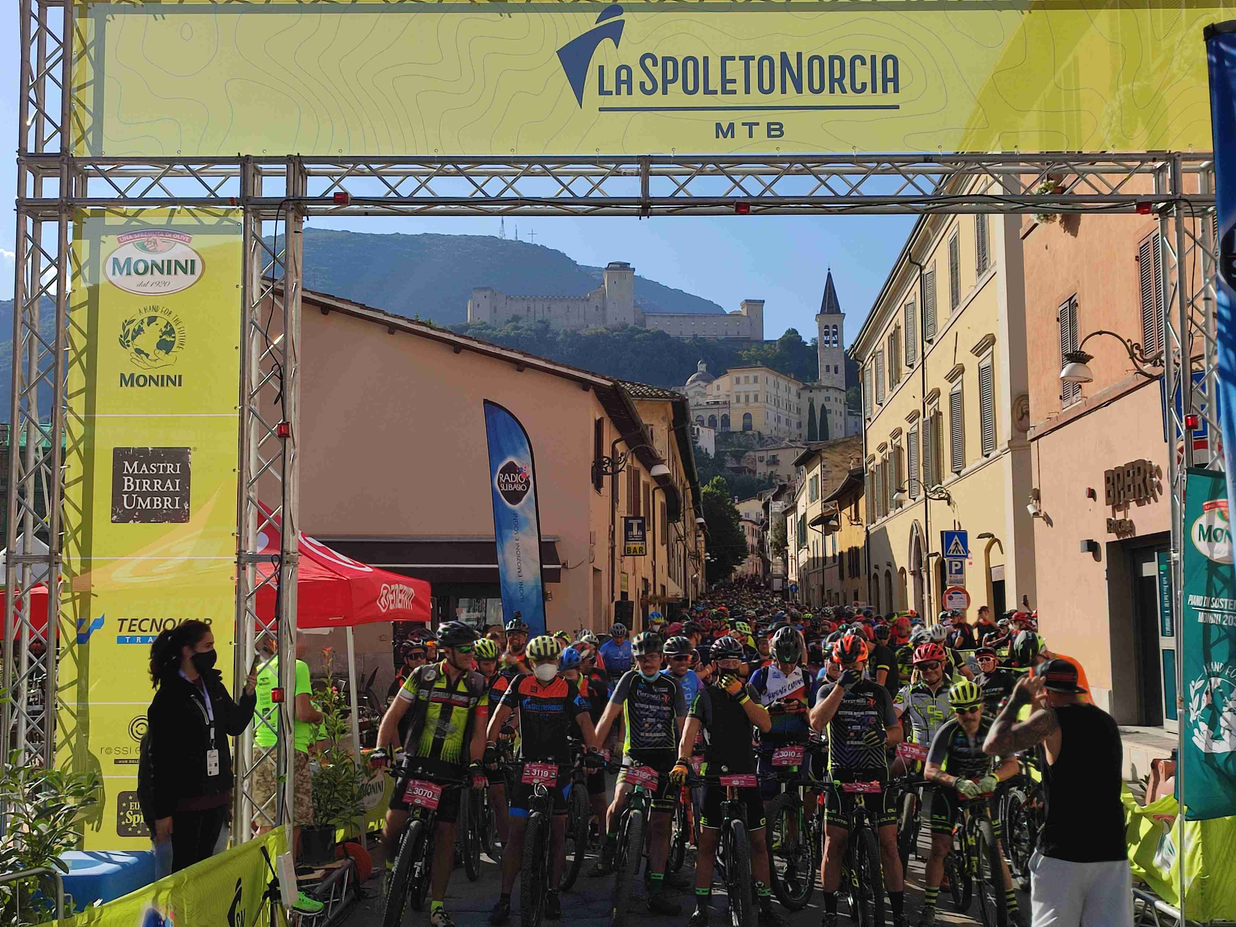 La SpoletoNorcia in Mtb 05092021 partenza bis