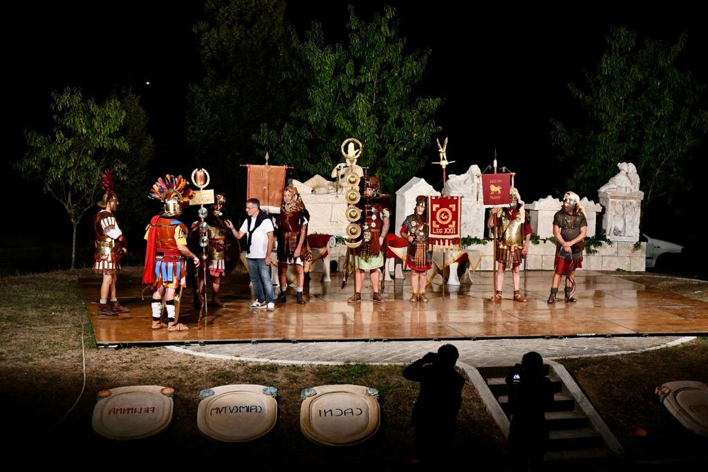 Velimna le truppe romane sul palco