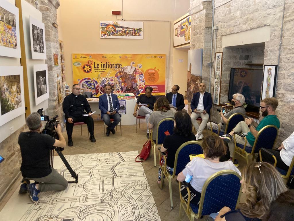 20220608 1 conferenza presentazione infiorate