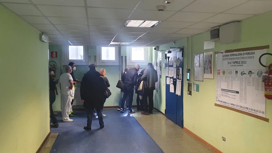 Lunghe file per accederea al lavoro in ospedale 2 1