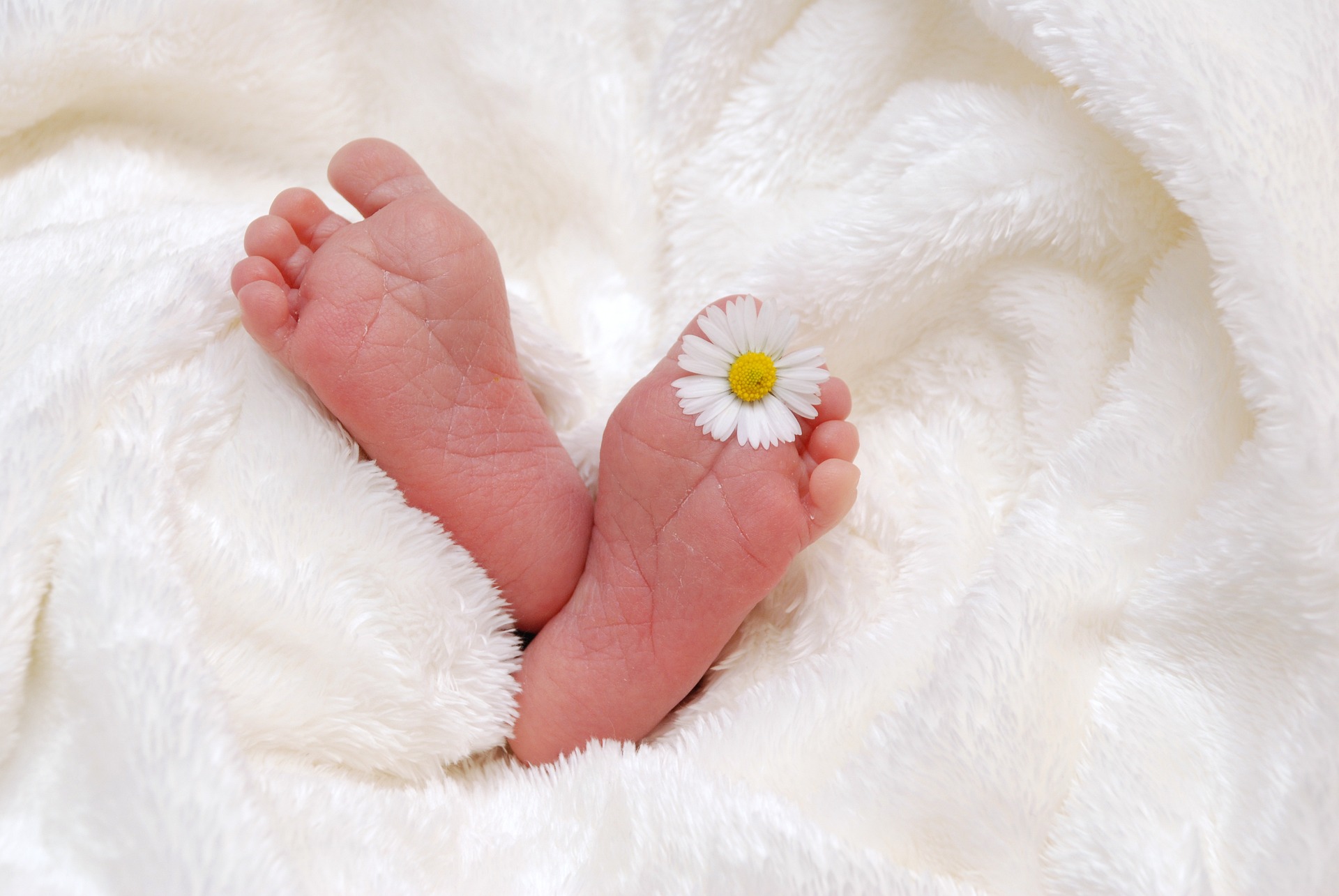 feet gba9c2d4e8 1920