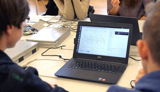 Foto 1 Studenti alle prese con lanalisi dei dati sui raggi cosmici REPERTORIO