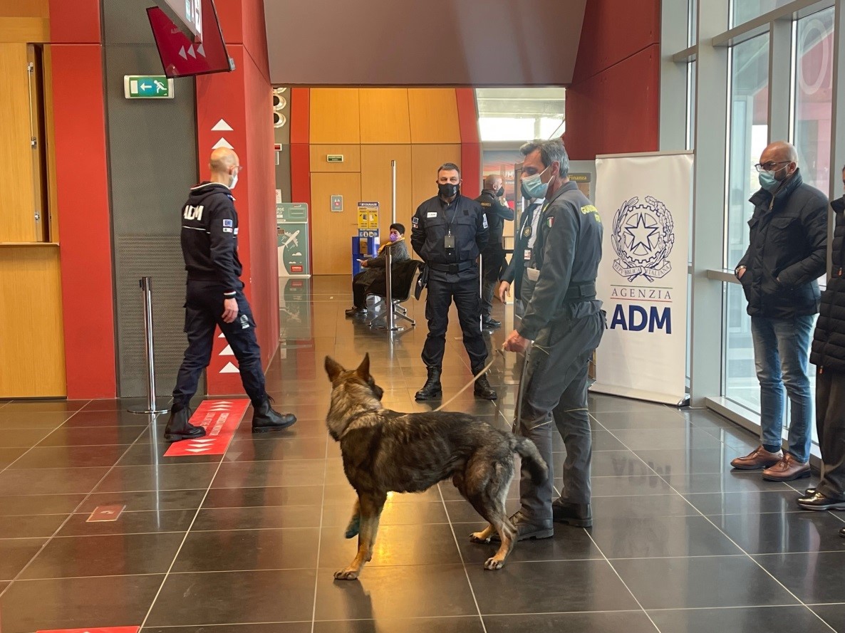 Foto ADM e GdF arrivi Aeroporto PG