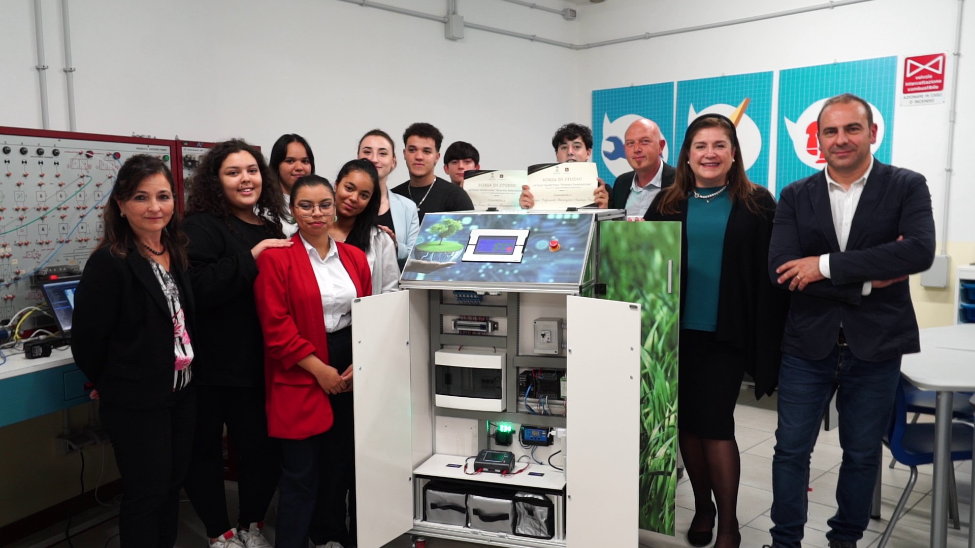 Francesca Gobbi con studenti e docenti del progetto
