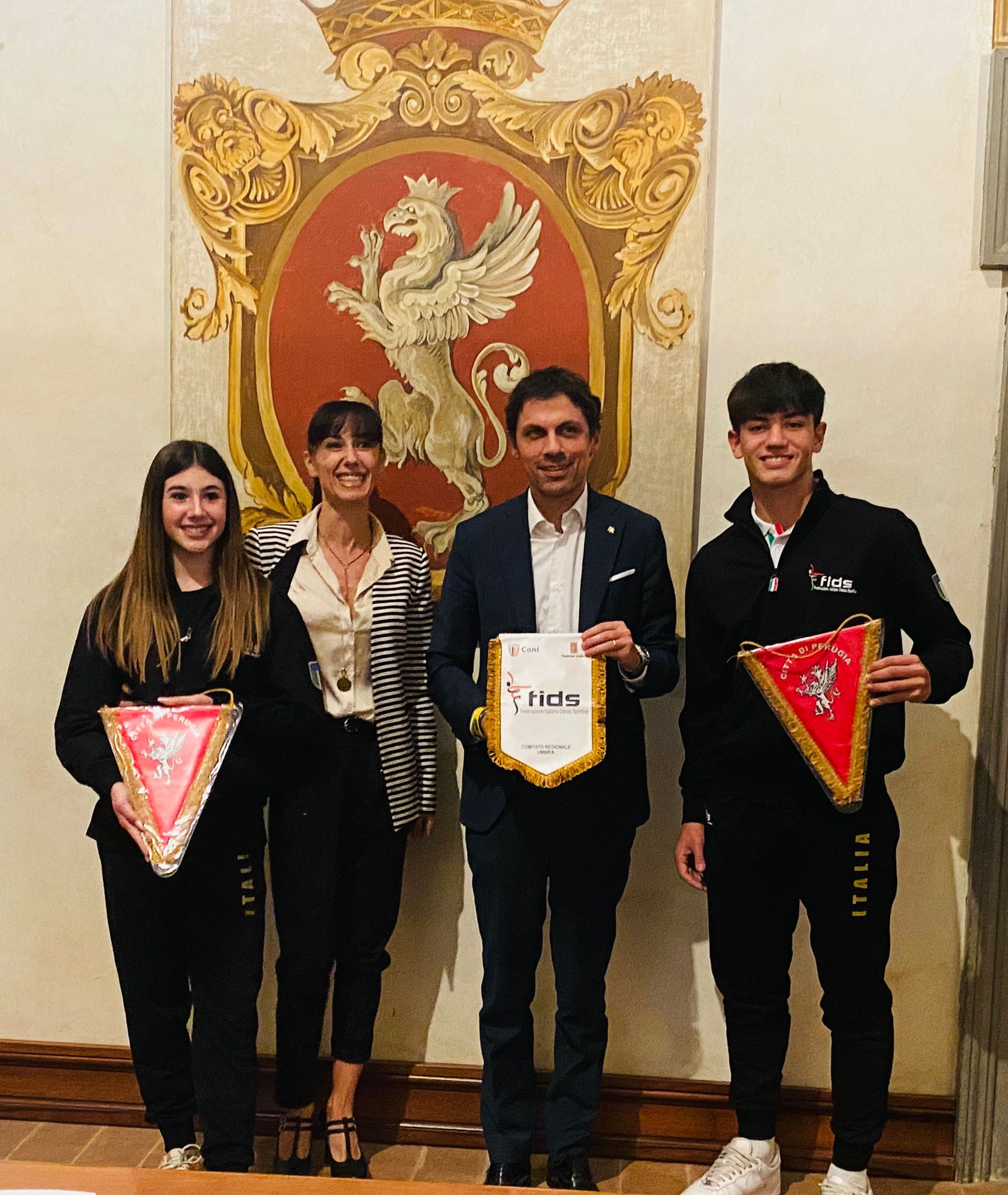 LORENZO CASTELLARI E GINEVRA VANTAGGI CON IL SINDACO ROMIZI 5