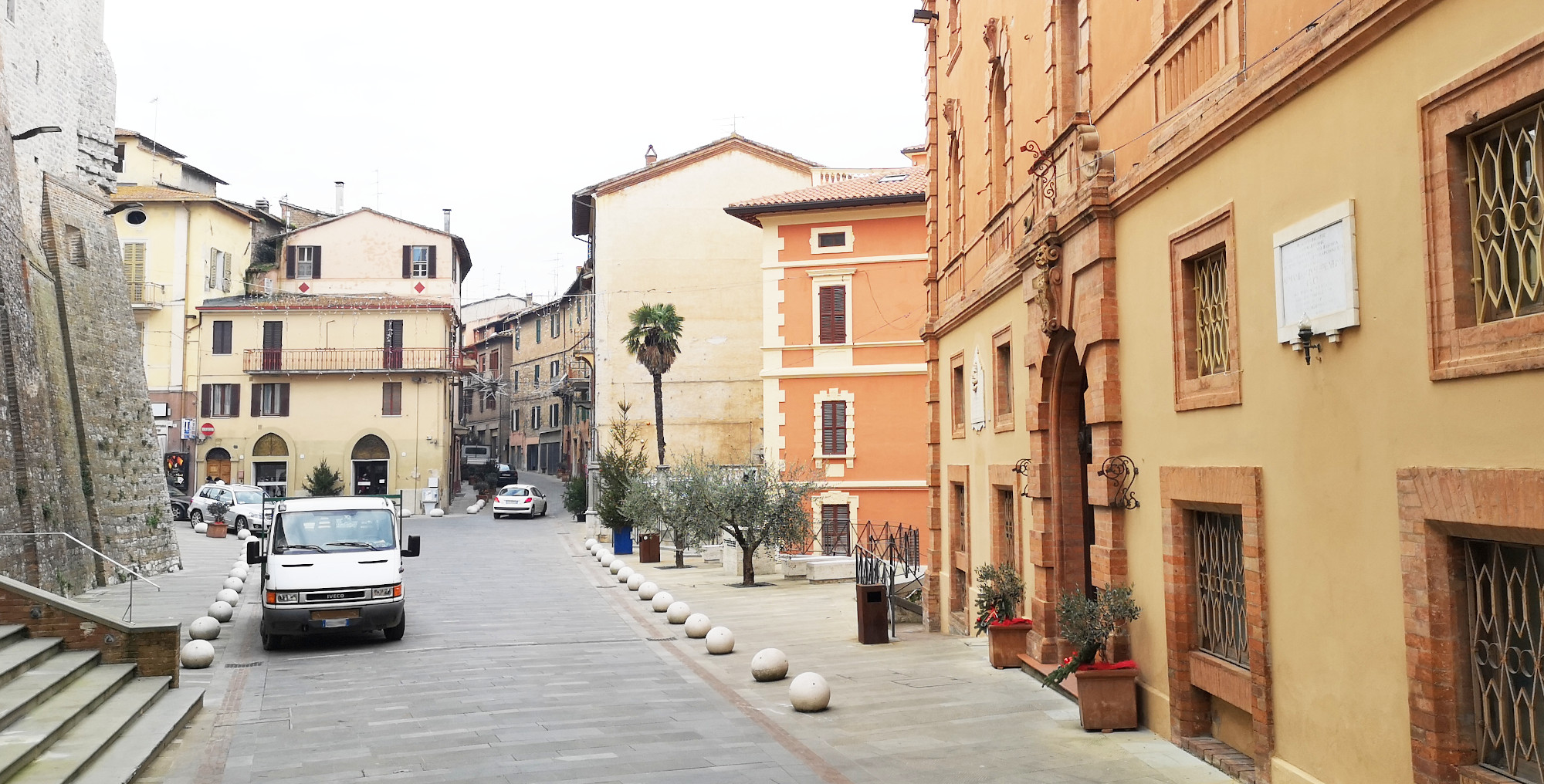 Municipio e largo Garibaldi