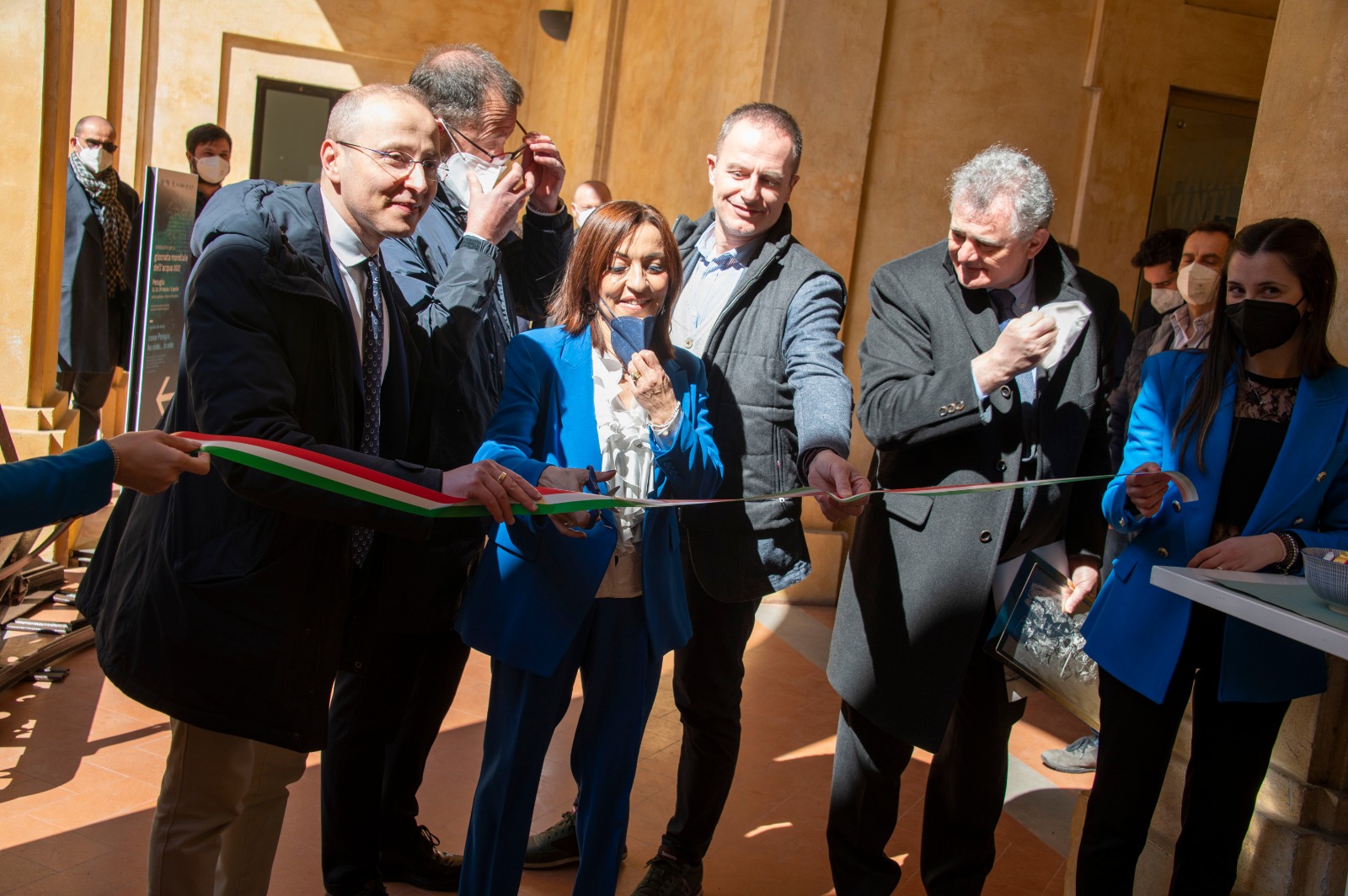 3. Taglio del nastro della mostra