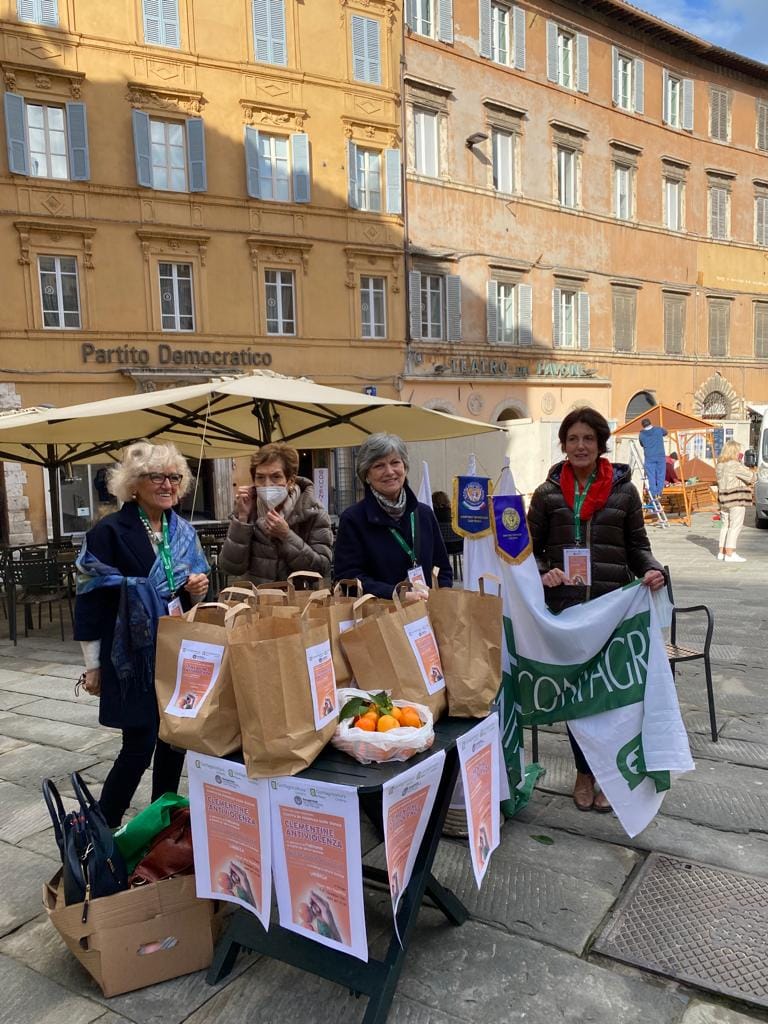 Clementine antiviolenza in piazza a Perugia