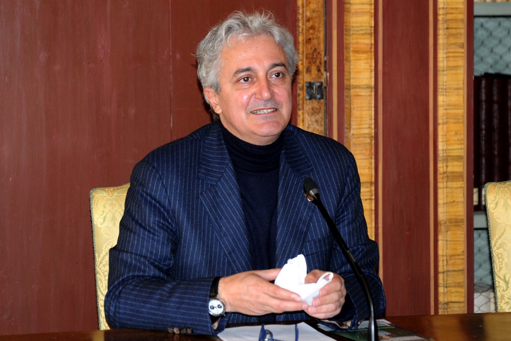 Foto 1 Rettore Maurizio Oliviero