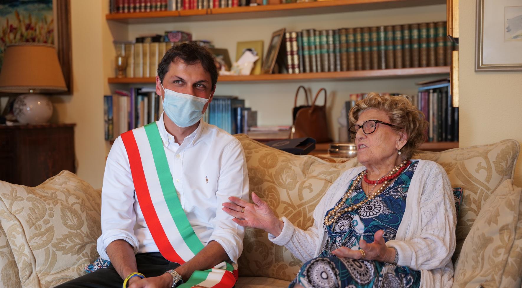 Nonna Faustina con il sindaco Romizi