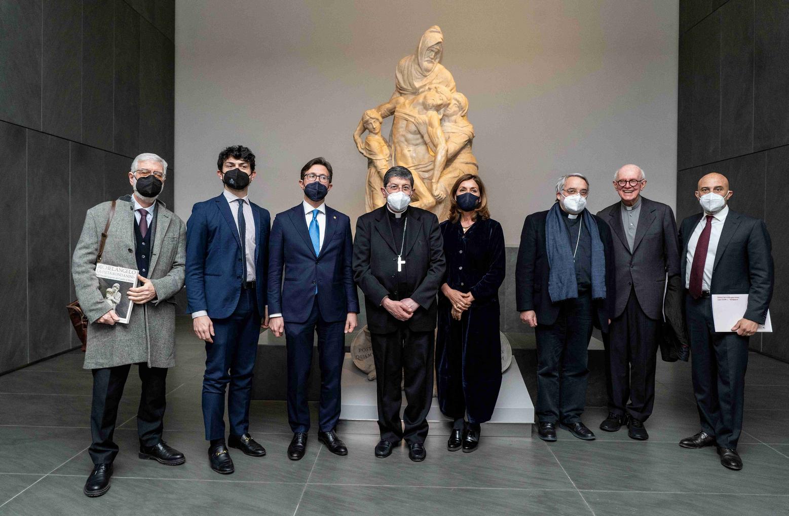 curatori e relatori allinaugurazione mostra le tre pietà di michelangelo opera del duomo di firenze 