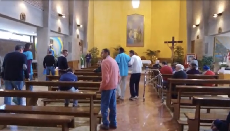 giornata x la vita 2022 al don guanella di pg alcuni ragazzi del don guanella nella chiesa interna foto 5