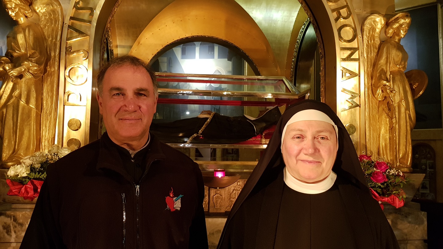 monastero santaritadacascia Priora e Rettore allUrna di Santa Rita