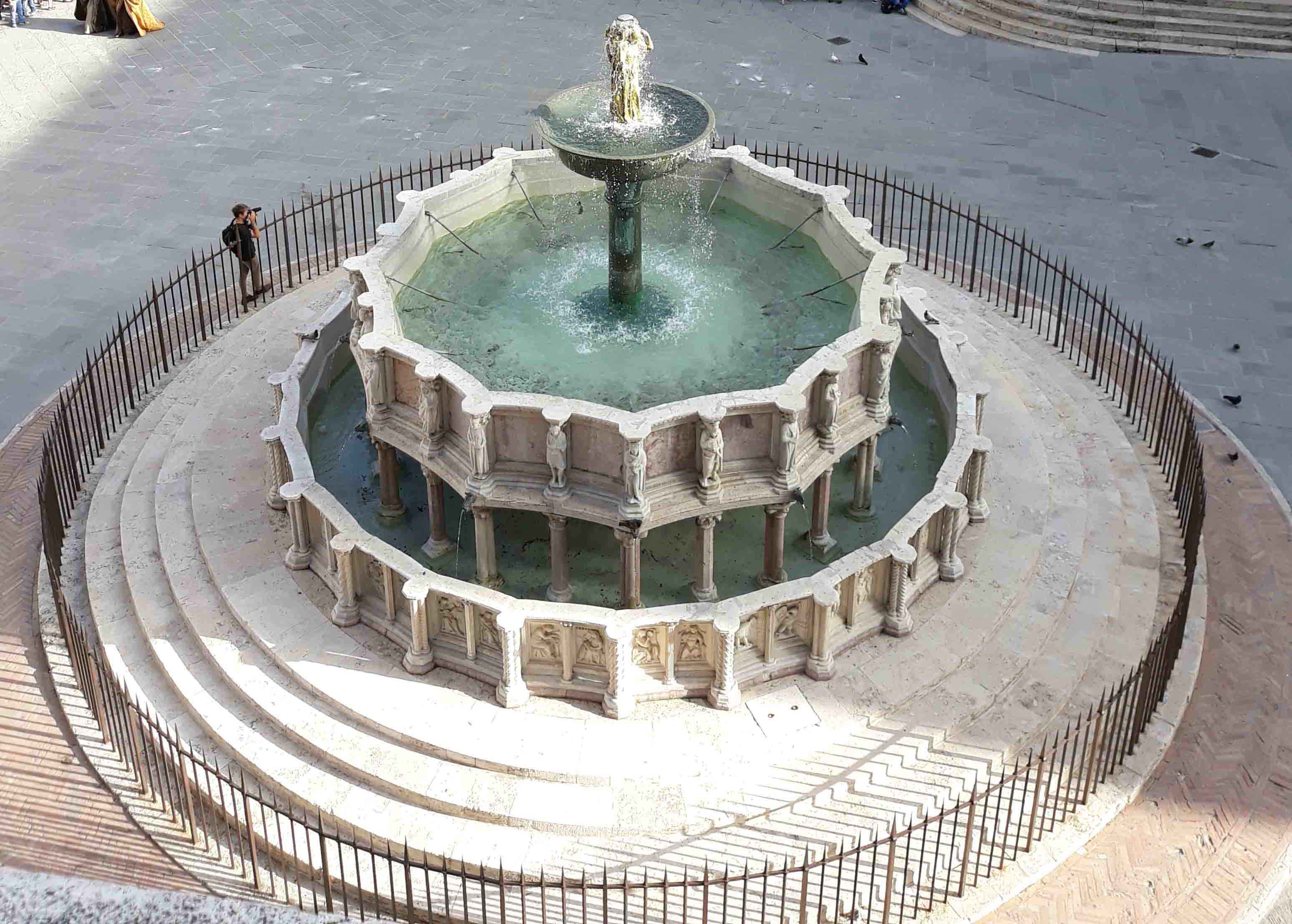 FONTANA MAGGIORE