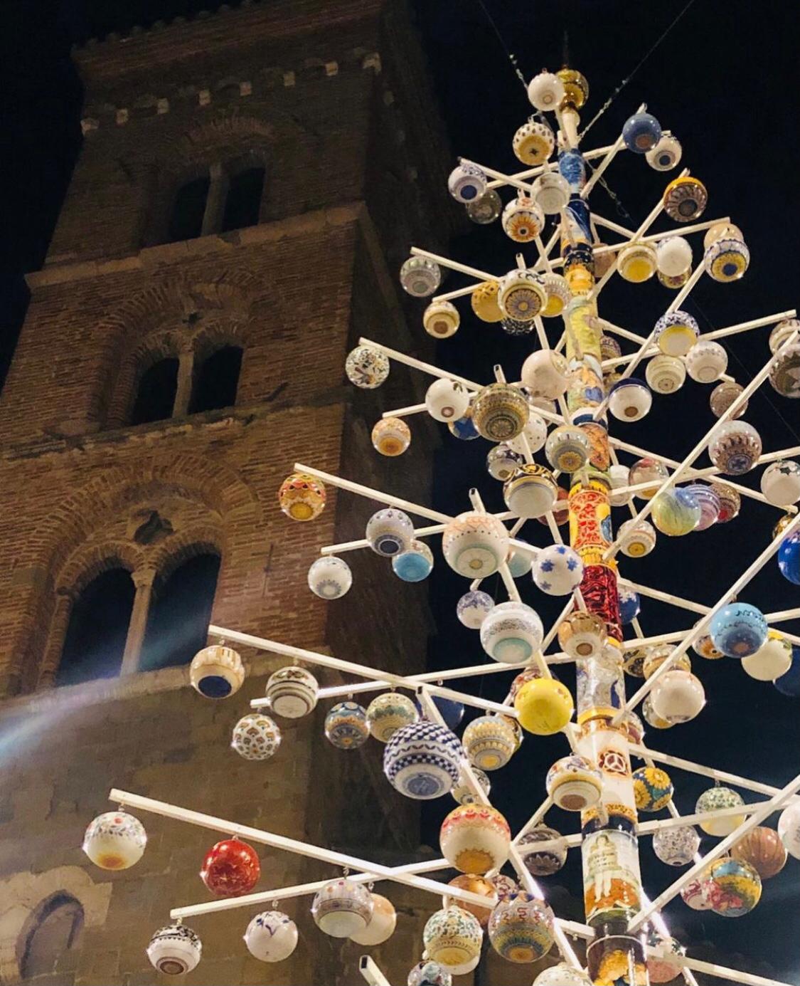 Foto albero in ceramica